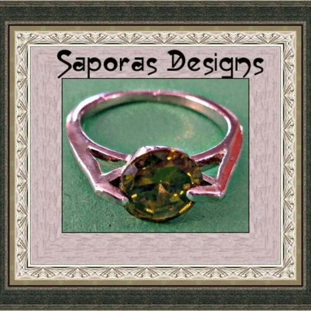 Size 5 Silver Tone Ring With Green Crystal
